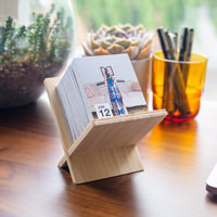 bamboo-calendar-stand